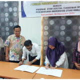 ​PENANDATANGANAN PERJANJIAN KERJA SAMA(MoA)  ANTARA PROGRAM STUDI MAGISTER PENDIDIKAN  ILMU PENGETAHUAN SOSIAL (IPS) PROGRAM PASCASARJANA  UNIVERSITAS ALMUSLIM  DENGAN  PROGRAM STUDI DOKTOR PENDIDIKAN IPS  PASCASARJANA UNIVERSITAS SYIAH KUALA