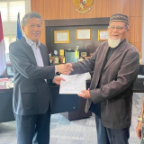 Dr. Husaini, MA Terima SK Guru Besar dalam bidang Arkeologi.